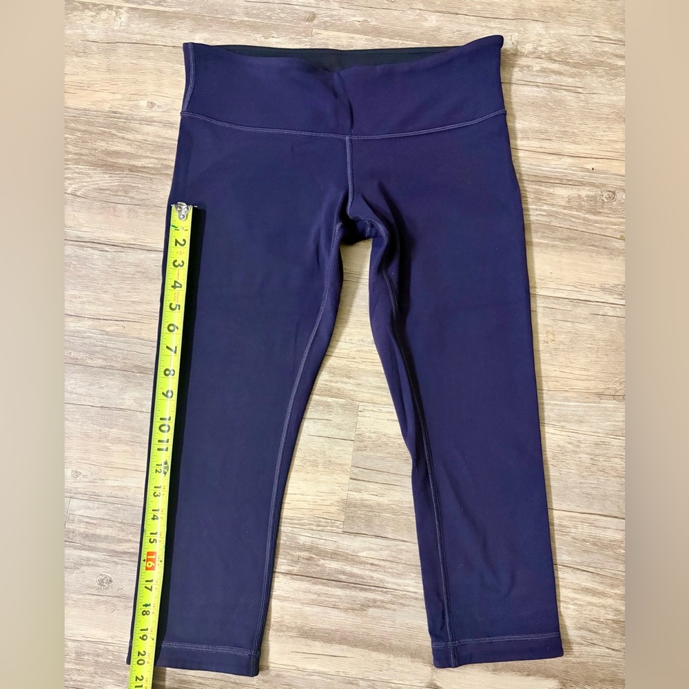 Lululemon Cropped Reversible Leggings Size 10 - Picture 9 of 9